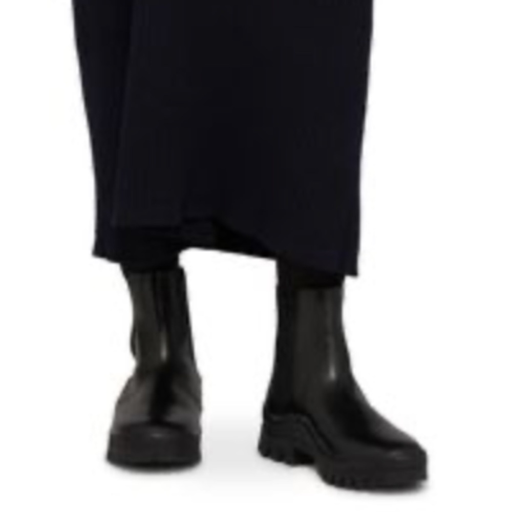 🔴SOLD🔴 THE ROW Greta Lug Sole Winter Chelsea Boot- Black - Picture 5 of 16